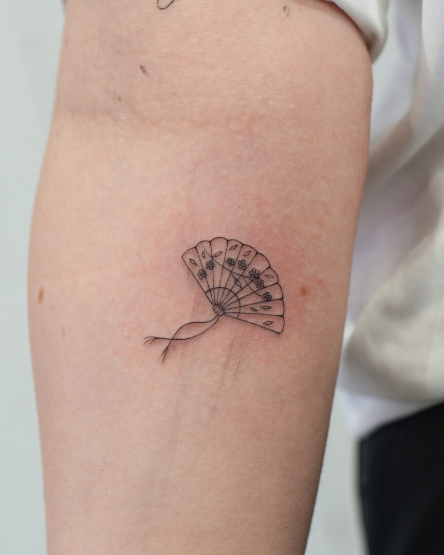 扇子(せんす)タトゥー(Folding Fan Tattoo)