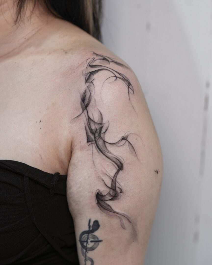 煙のタトゥー(Smoke Tattoo)